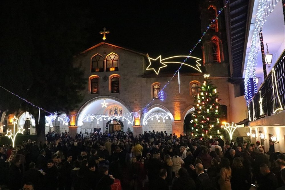 Hıristiyan dünyası Noel'i kutluyor
